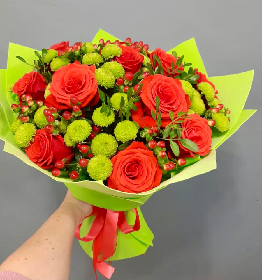 Букет цветов из: Хризантемы и Розы в Новой Адыгее