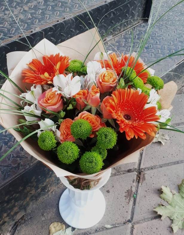 Букет цветов из: Герберы, Хризантемы, Альстромерии и Розы в Новой Адыгее