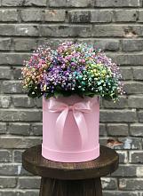 Цветочная композиция из Гипсофила и Розы в шляпной коробке в Новой Адыгее