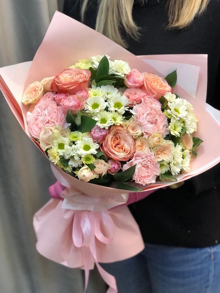 Букет цветов из: Гвоздики, Розы и Хризантемы в Новой Адыгее