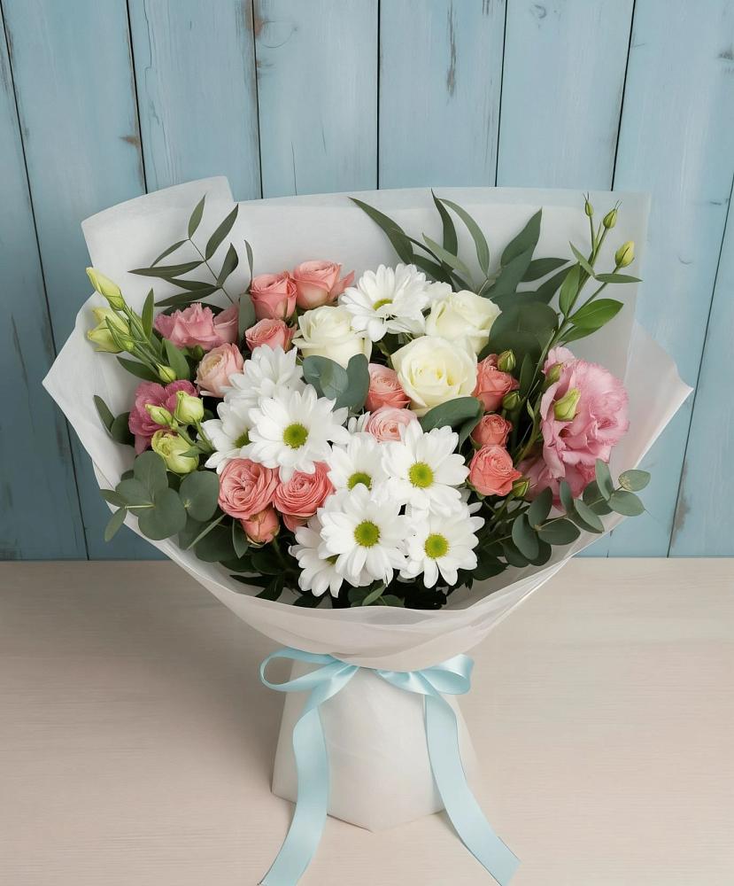 Букет цветов из: Розы, Лизиантусы и Хризантемы в Новой Адыгее