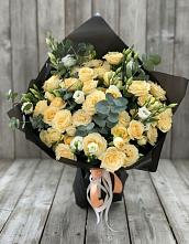Букет цветов из:  Розы и Лизиантусы в Новой Адыгее