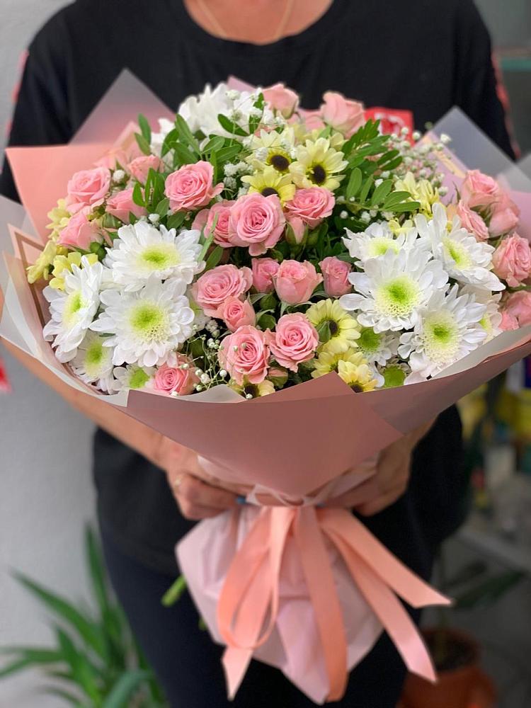Букет цветов из: Розы и Хризантемы в Новой Адыгее