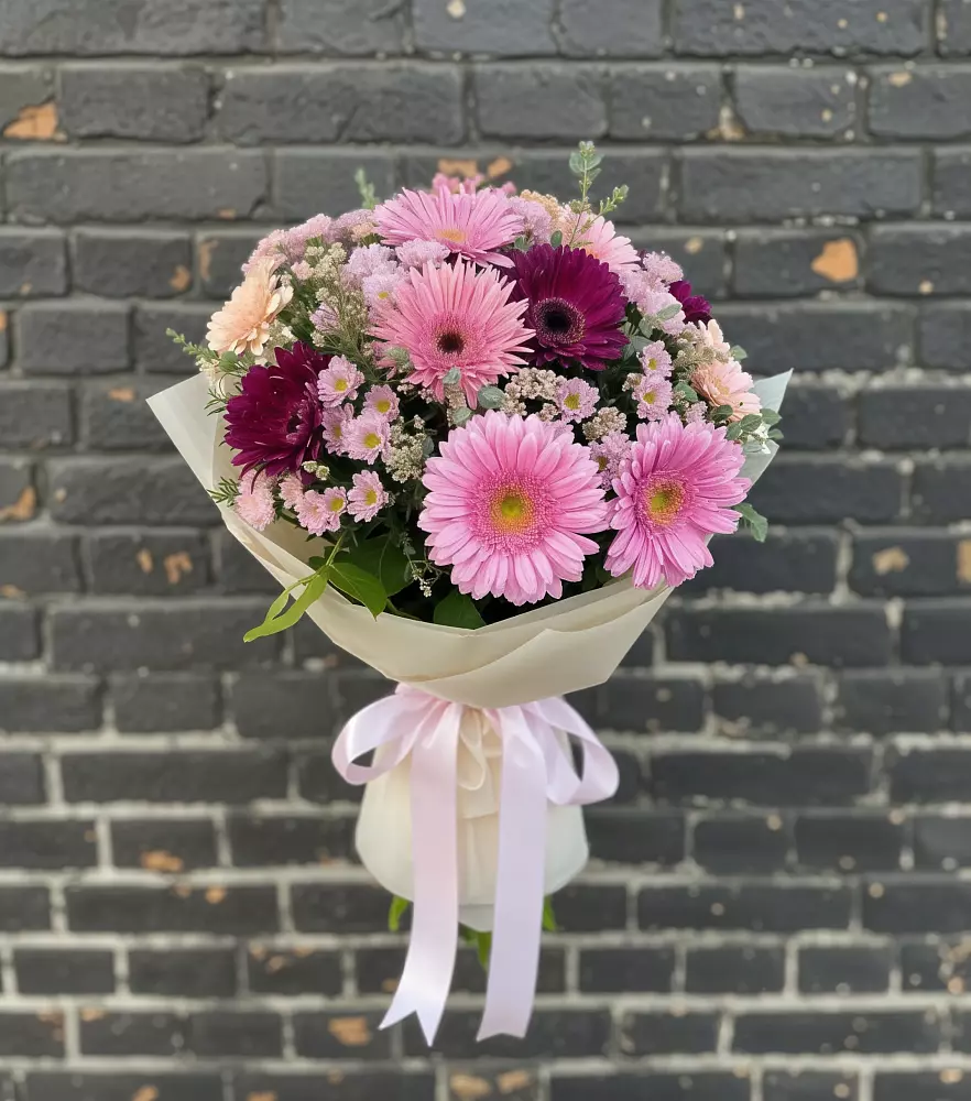 Букет цветов из: Герберы и Хризантемы в Новой Адыгее