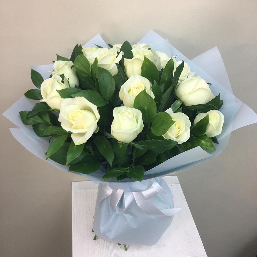 Букет 15 Белых роз Проуд в Новой Адыгее