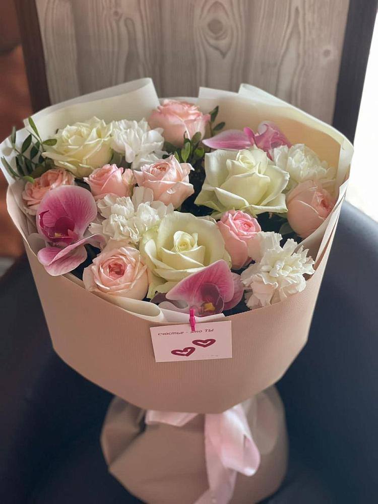 Букет цветов из: Орхидеи, Розы и Гвоздики в Новой Адыгее