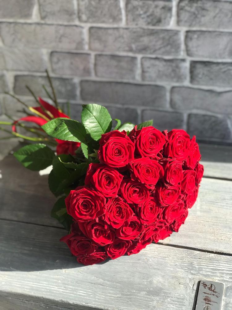 Букет Красные розы Фридом в Новой Адыгее