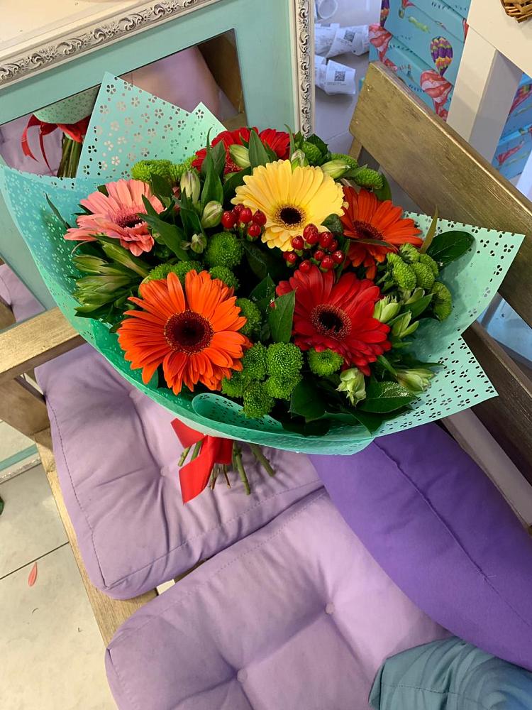 Букет цветов из: Герберы, Хризантемы и Альстромерии в Новой Адыгее