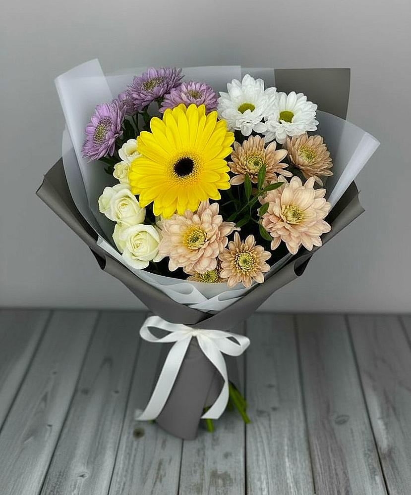 Букет цветов из: Розы, Герберы и Хризантемы в Новой Адыгее