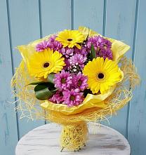 Букет цветов из:  Хризантемы и Герберы в Новой Адыгее
