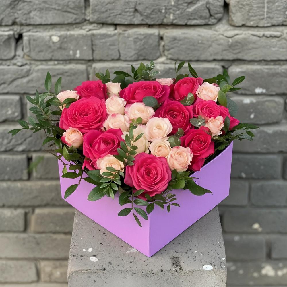 Цветочная композиция из Розы в коробке в Новой Адыгее