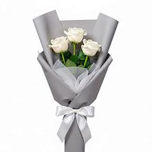 Букет 3 белые розы в Новой Адыгее
