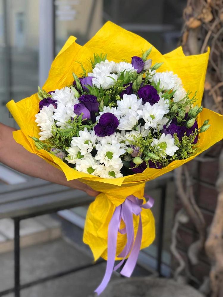 Букет цветов из: Ирисы, Хризантемы и Ромашки в Новой Адыгее