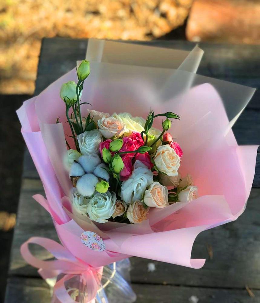 Букет цветов из: Розы и Лизиантусы в Новой Адыгее