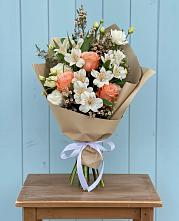 Букет цветов из:  Альстромерии, Лизиантусы, Розы и Хризантемы #REPLACE_PRED# Новой Адыгее