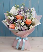 Букет цветов из:  Лизиантусы, Розы, Альстромерии и Гипсофила в Новой Адыгее