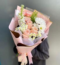 Букет цветов из:  Хризантемы и Розы в Новой Адыгее