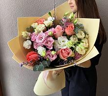 Букет цветов из:  Розы, Лизиантусы и Гвоздики #REPLACE_PRED# Новой Адыгее