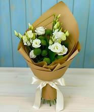 Букет цветов из:  Хризантемы и Лизиантусы в Новой Адыгее