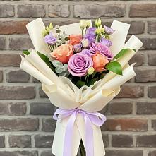 Букет цветов из:  Лизиантусы и Розы в Новой Адыгее