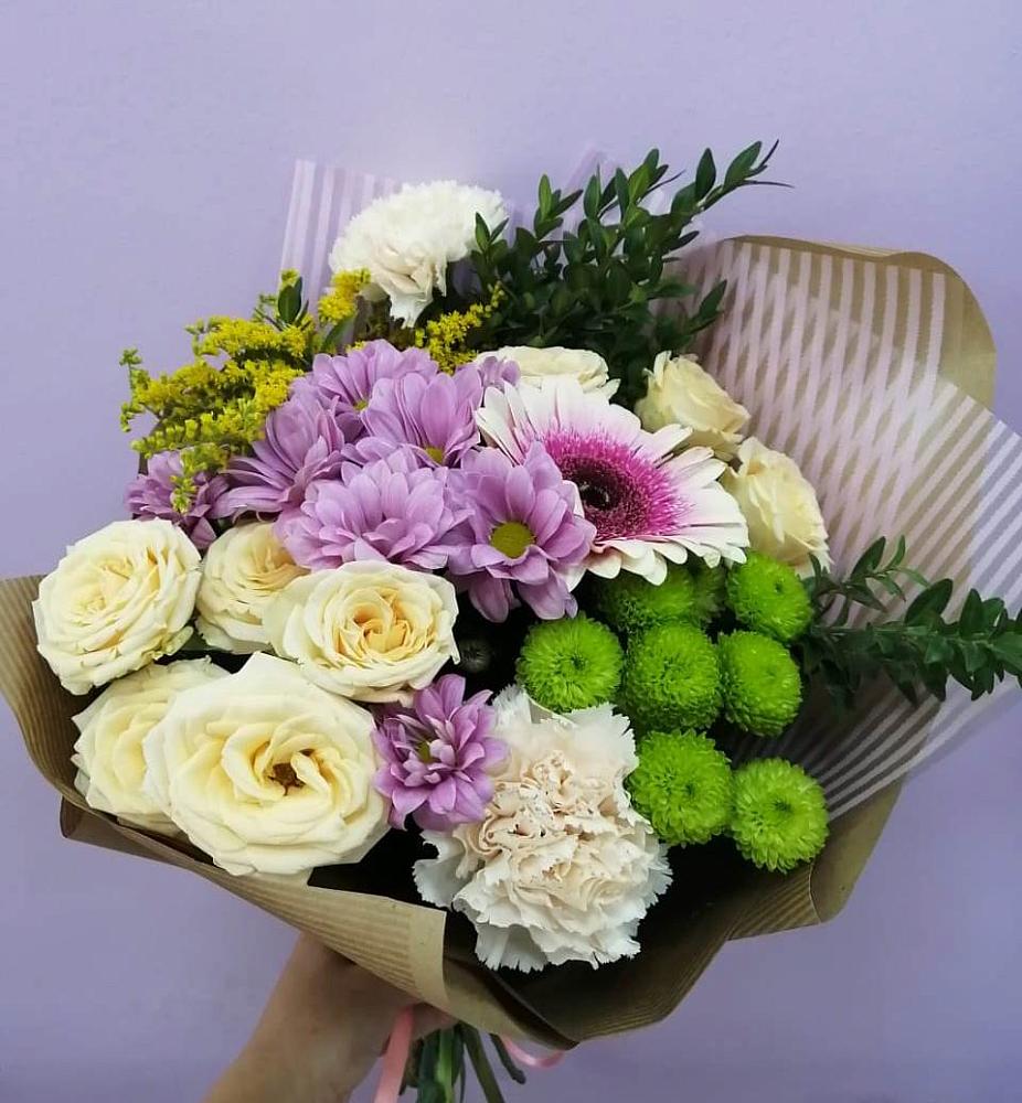 Букет цветов из: Хризантемы, Розы, Гвоздики и Герберы в Новой Адыгее