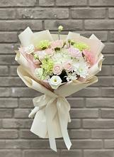 Букет цветов из:  Гвоздики, Розы, Лизиантусы и Хризантемы в Новой Адыгее