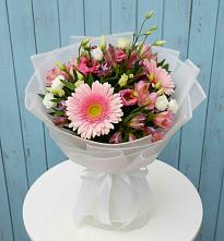 Букет цветов из:  Герберы, Альстромерии и Лизиантусы в Новой Адыгее
