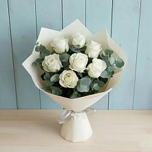 Букет Белые розы в Эвкалипте в Новой Адыгее