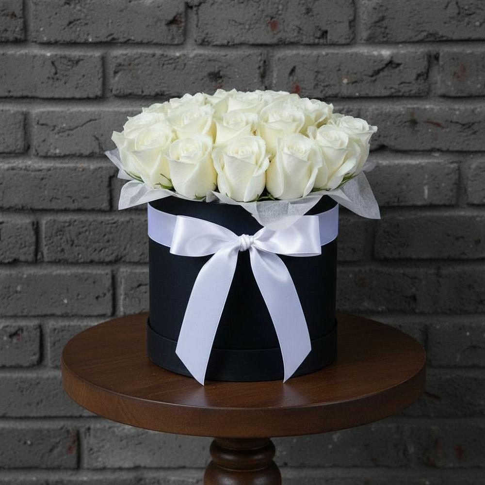 Цветочная композиция из Розы в шляпной коробке в Новой Адыгее