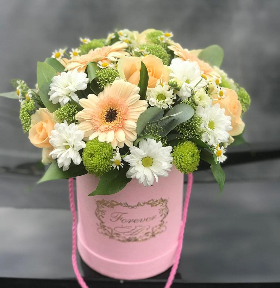 Цветочная композиция из Розы, Герберы и Хризантемы в шляпной коробке в Новой Адыгее