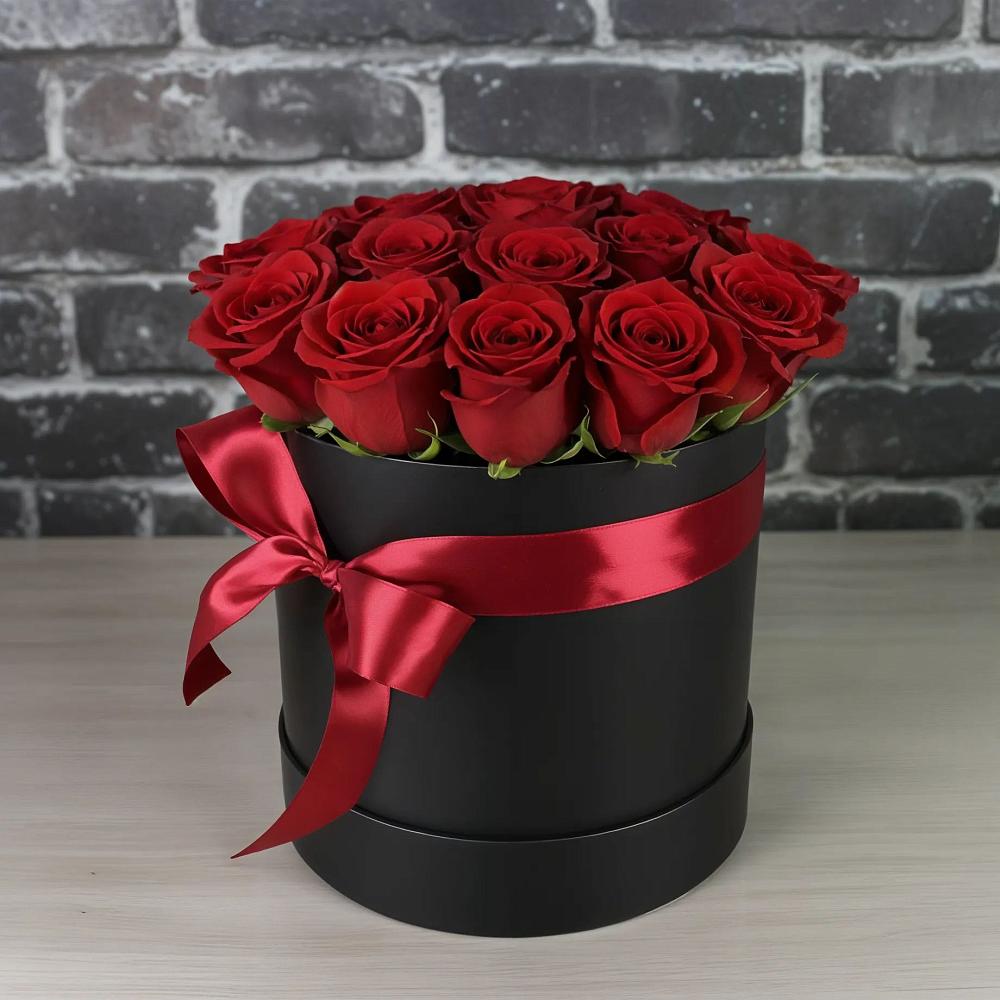 Цветочная композиция из Розы в шляпной коробке в Новой Адыгее