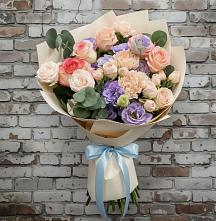 Букет цветов из:  Розы, Лизиантусы и Гвоздики в Новой Адыгее