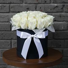 Цветочная композиция из Розы в шляпной коробке в Новой Адыгее