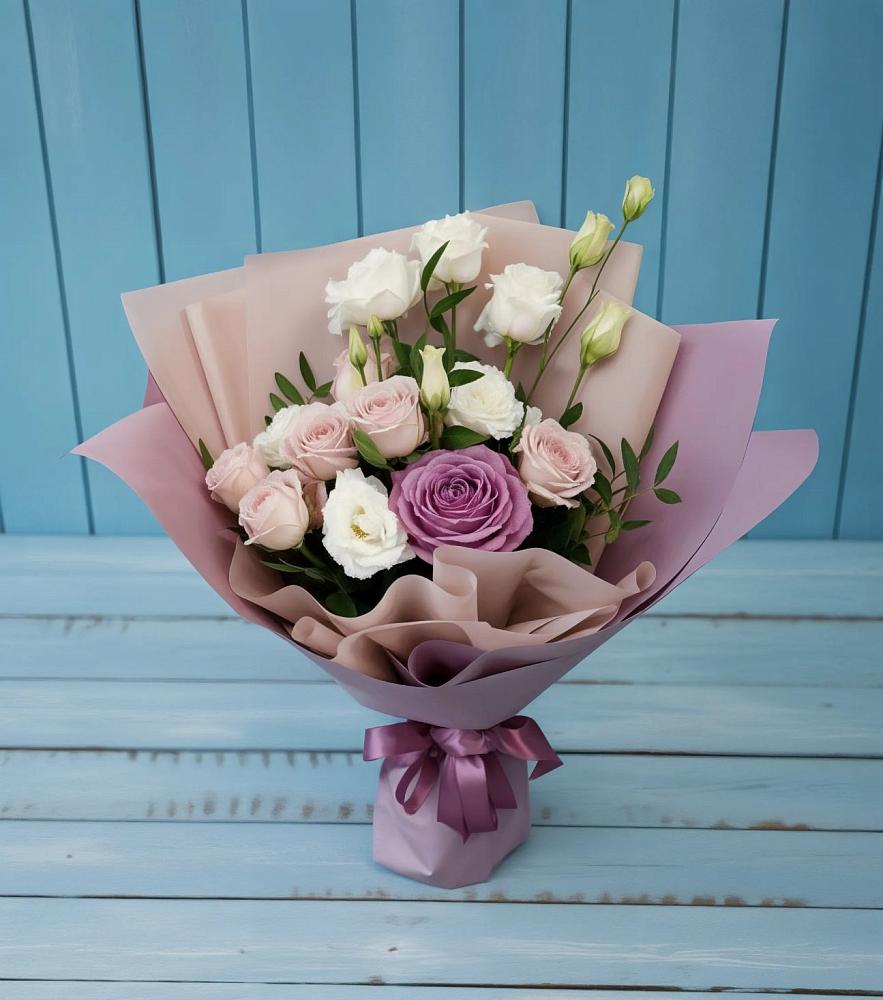 Букет цветов из: Розы и Лизиантусы в Новой Адыгее